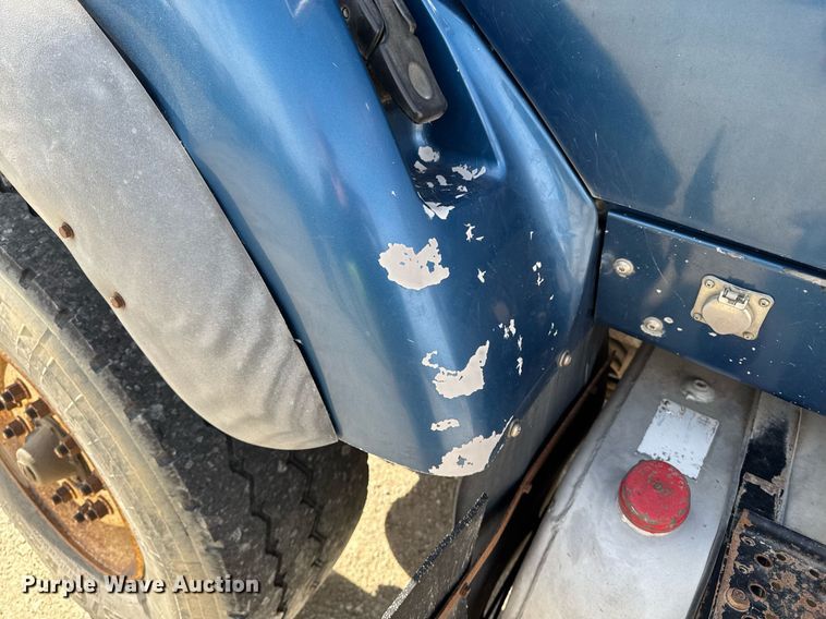 image for item DV2543 2004 International 7600 dump truck