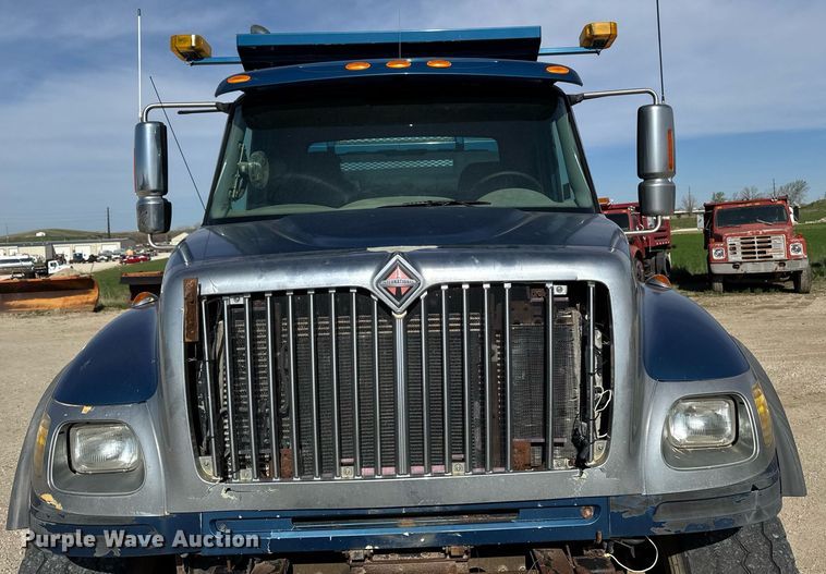 image for item DV2543 2004 International 7600 dump truck