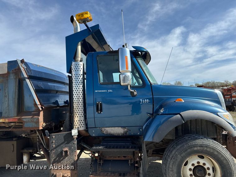image for item DV2543 2004 International 7600 dump truck