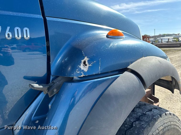 image for item DV2543 2004 International 7600 dump truck