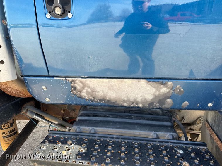 image for item DV2543 2004 International 7600 dump truck