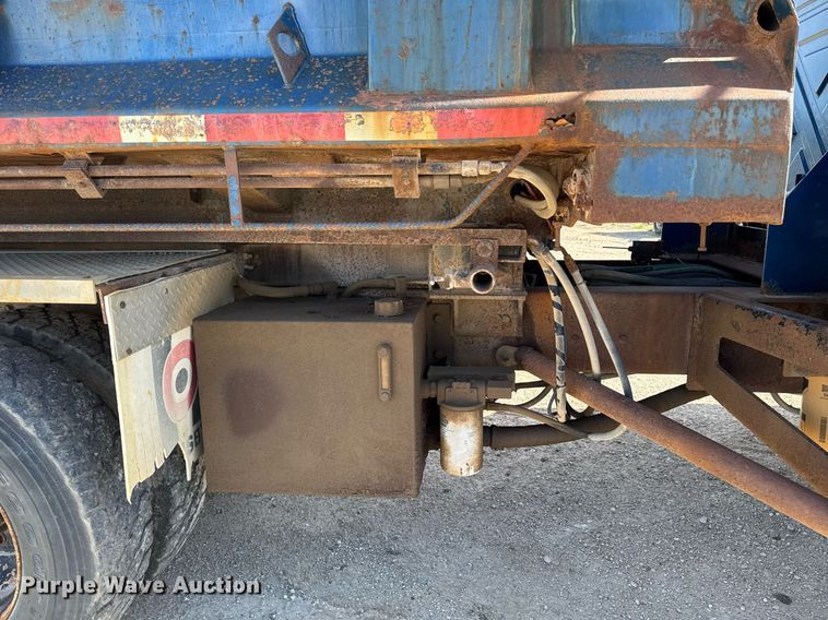 image for item DV2543 2004 International 7600 dump truck