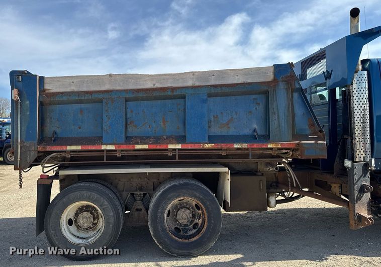 image for item DV2543 2004 International 7600 dump truck