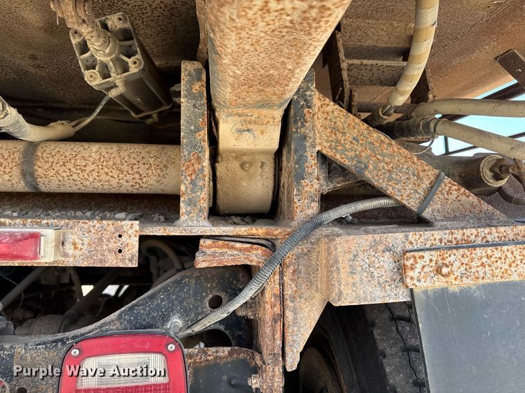 image for item DV2543 2004 International 7600 dump truck