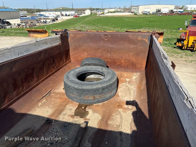 image for item DV2543 2004 International 7600 dump truck