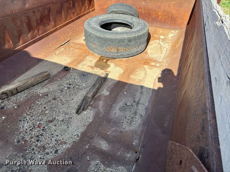 image for item DV2543 2004 International 7600 dump truck