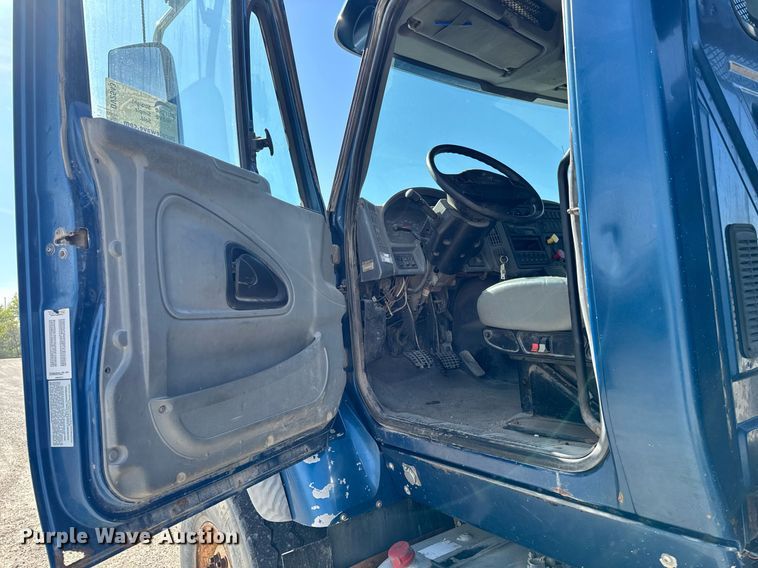 image for item DV2543 2004 International 7600 dump truck