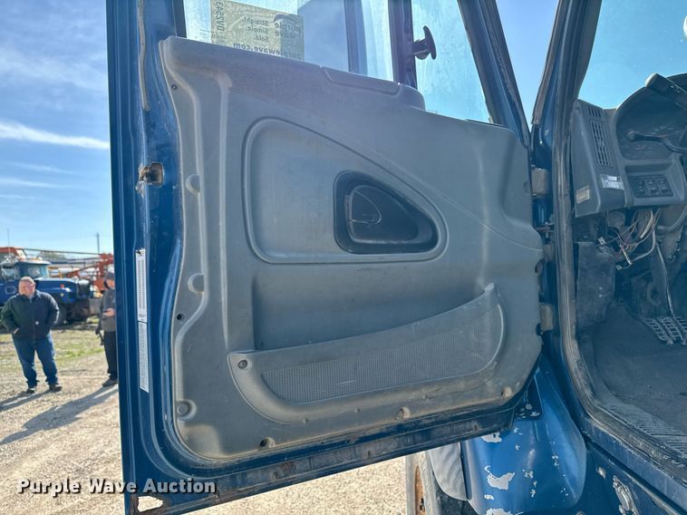 image for item DV2543 2004 International 7600 dump truck