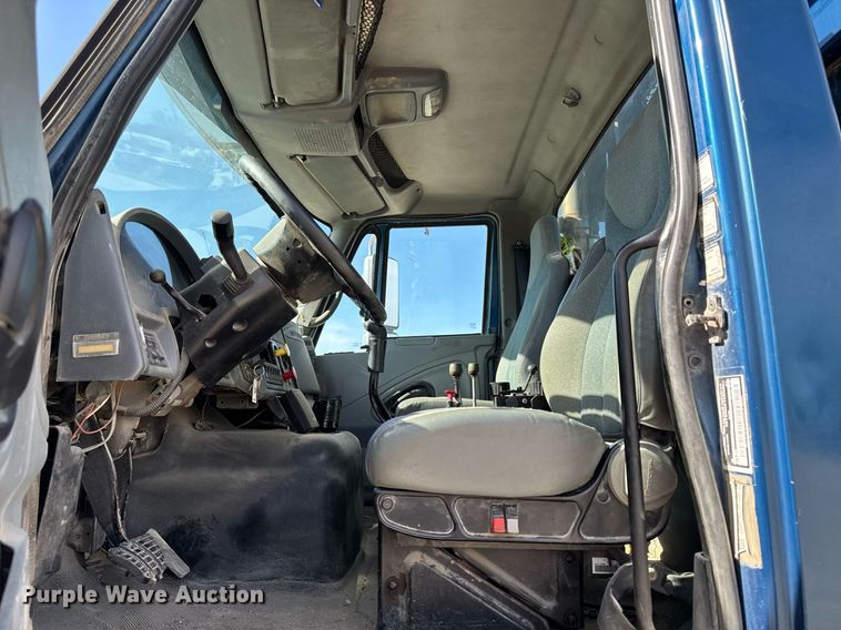 image for item DV2543 2004 International 7600 dump truck