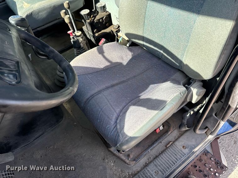 image for item DV2543 2004 International 7600 dump truck