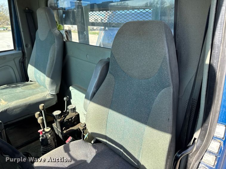 image for item DV2543 2004 International 7600 dump truck