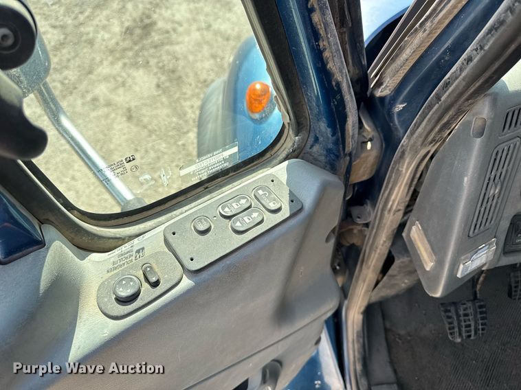 image for item DV2543 2004 International 7600 dump truck