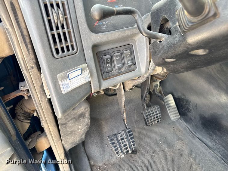 image for item DV2543 2004 International 7600 dump truck