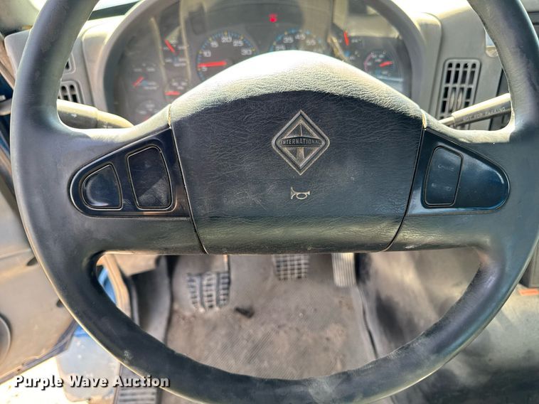 image for item DV2543 2004 International 7600 dump truck