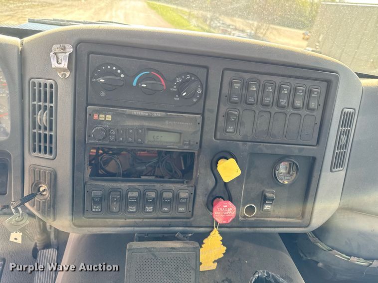 image for item DV2543 2004 International 7600 dump truck