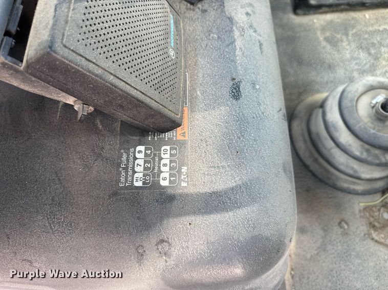 image for item DV2543 2004 International 7600 dump truck