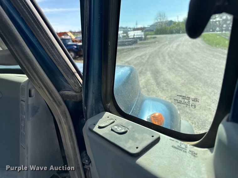 image for item DV2543 2004 International 7600 dump truck