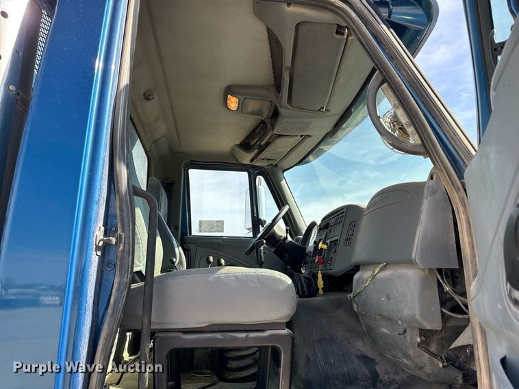 image for item DV2543 2004 International 7600 dump truck