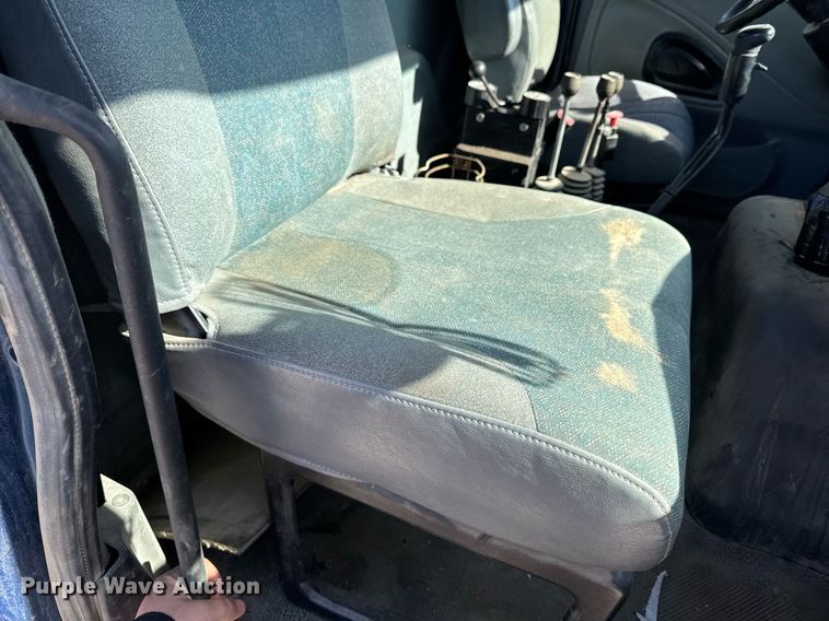 image for item DV2543 2004 International 7600 dump truck