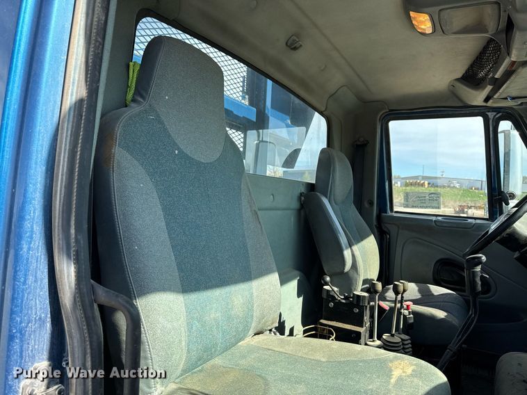 image for item DV2543 2004 International 7600 dump truck