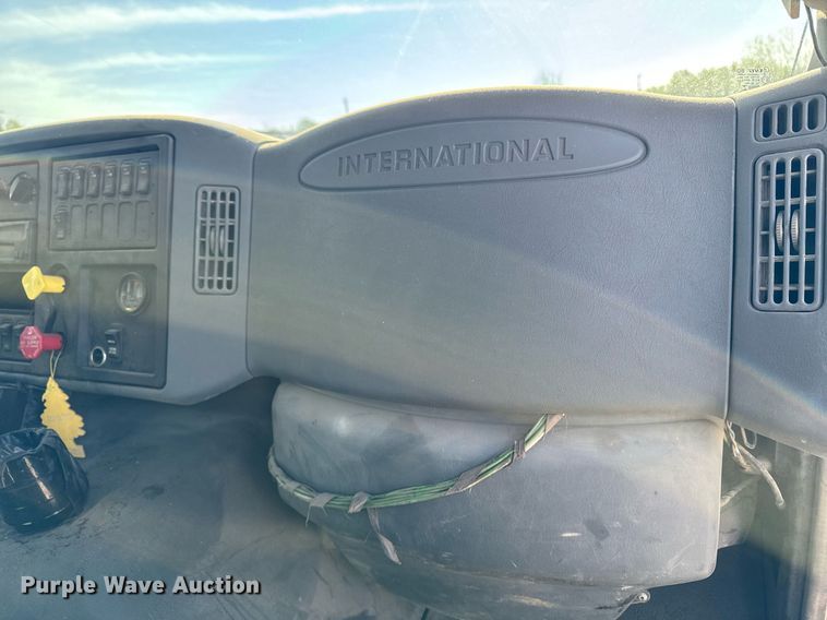 image for item DV2543 2004 International 7600 dump truck