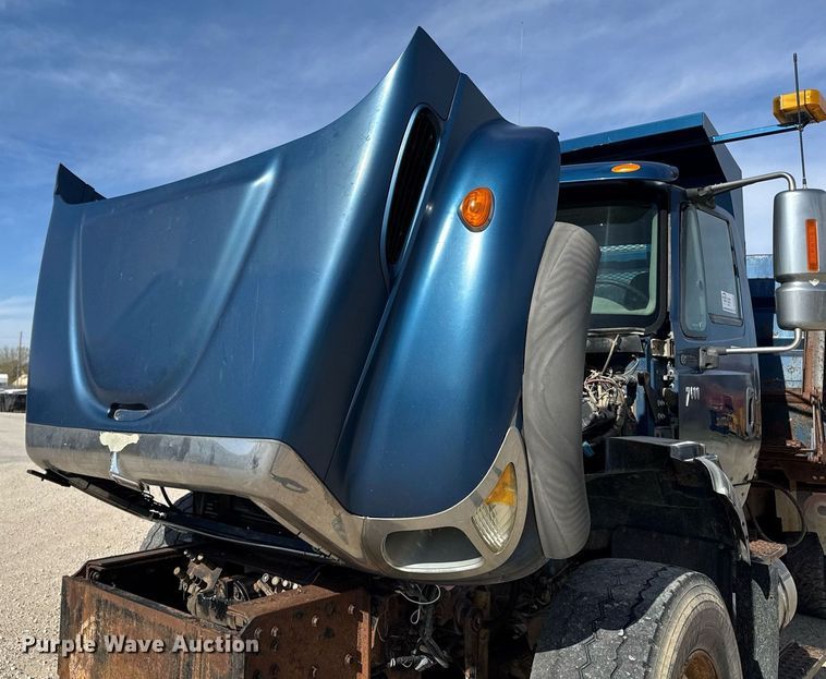 image for item DV2543 2004 International 7600 dump truck