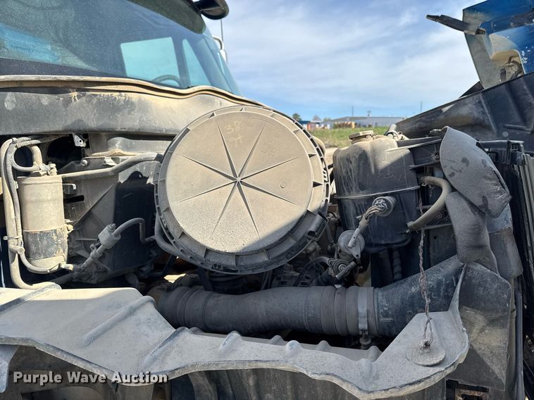 image for item DV2543 2004 International 7600 dump truck