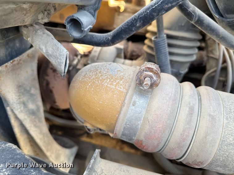 image for item DV2543 2004 International 7600 dump truck