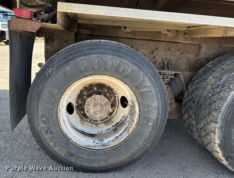 image for item DV2543 2004 International 7600 dump truck