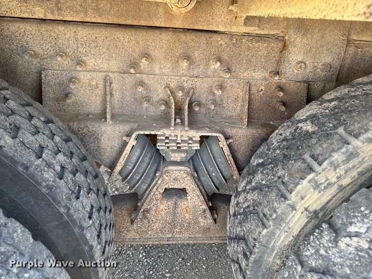 image for item DV2543 2004 International 7600 dump truck