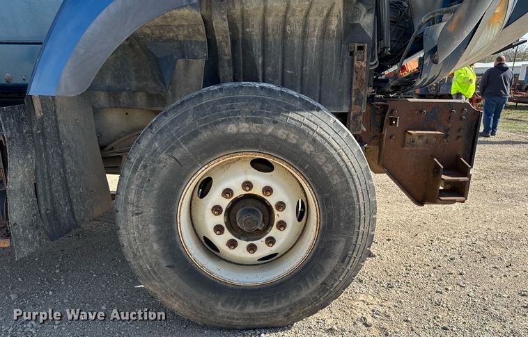 image for item DV2543 2004 International 7600 dump truck