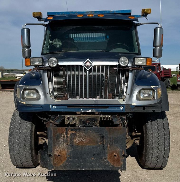 image for item DV2544 2004 International 7600 dump truck