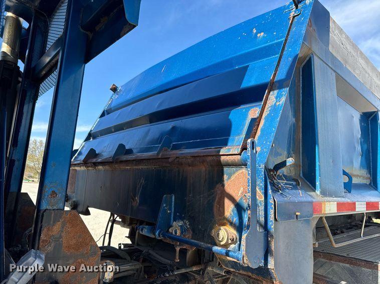 image for item DV2544 2004 International 7600 dump truck