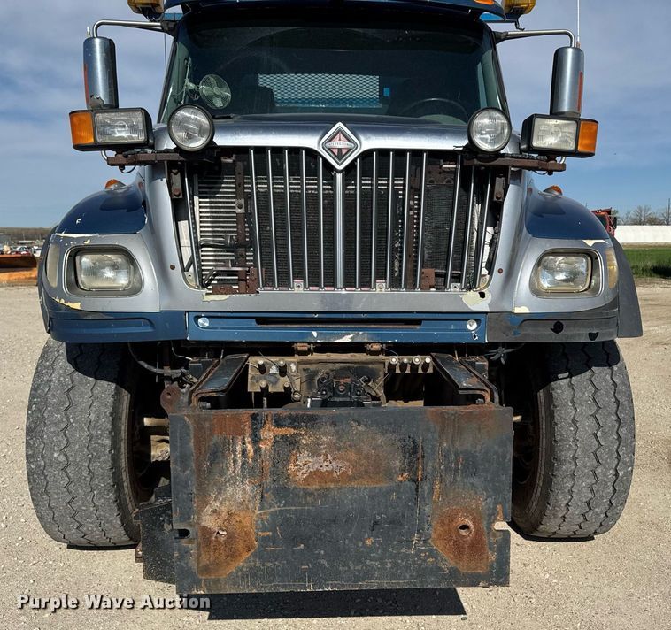 image for item DV2544 2004 International 7600 dump truck