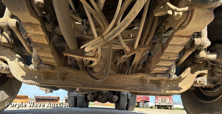 image for item DV2544 2004 International 7600 dump truck