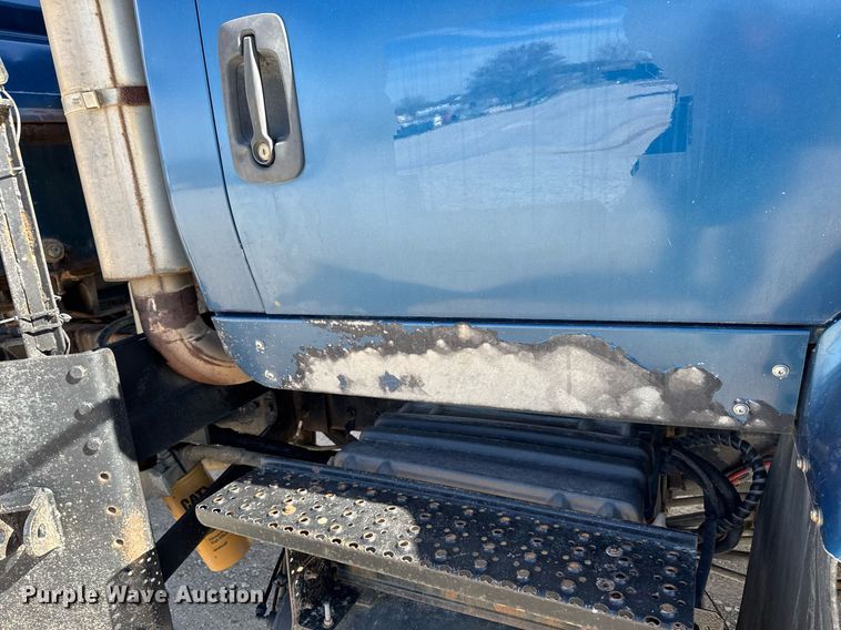 image for item DV2544 2004 International 7600 dump truck