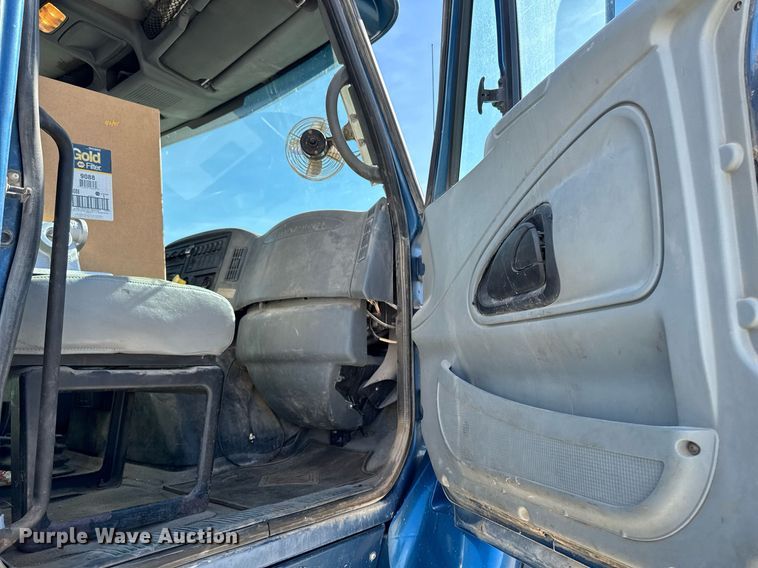 image for item DV2544 2004 International 7600 dump truck