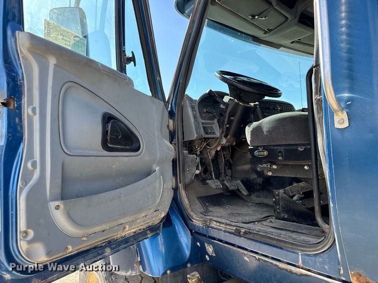 image for item DV2544 2004 International 7600 dump truck