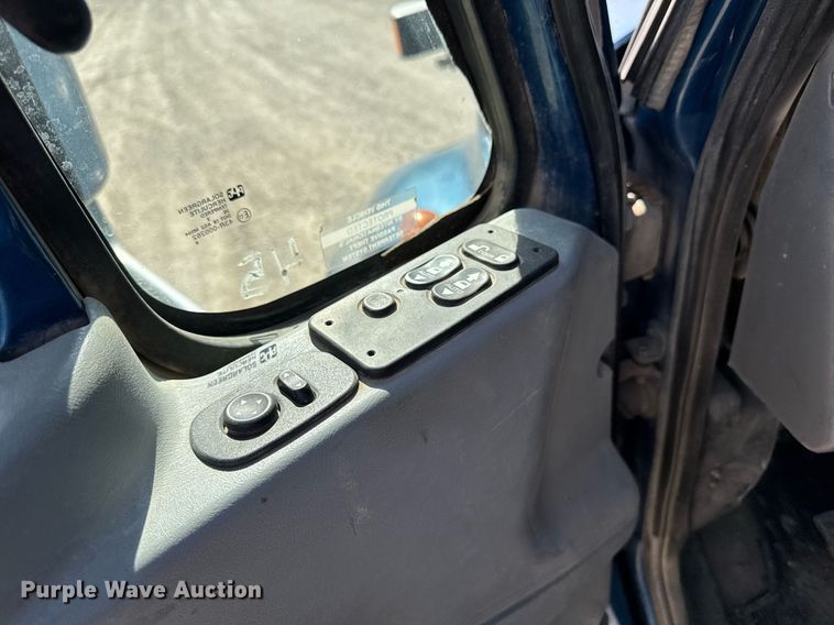 image for item DV2544 2004 International 7600 dump truck