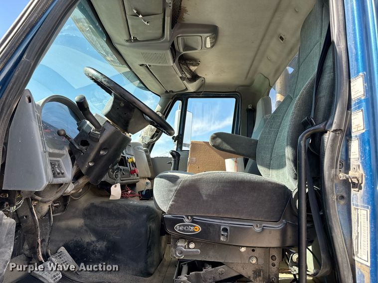 image for item DV2544 2004 International 7600 dump truck