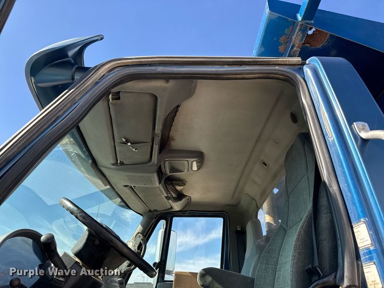 image for item DV2544 2004 International 7600 dump truck