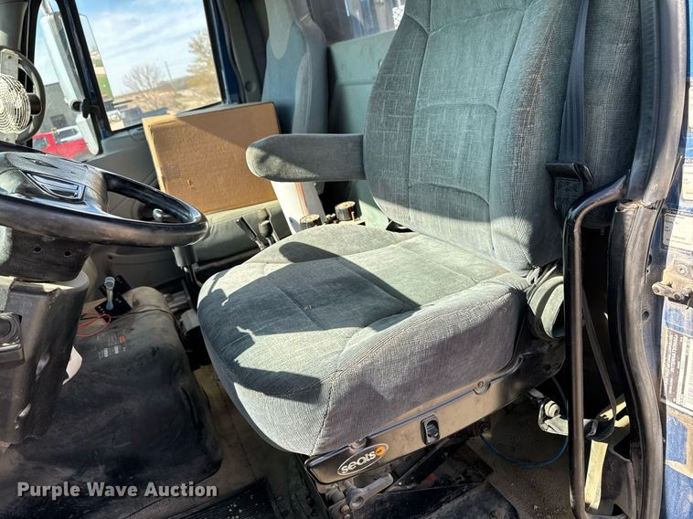 image for item DV2544 2004 International 7600 dump truck