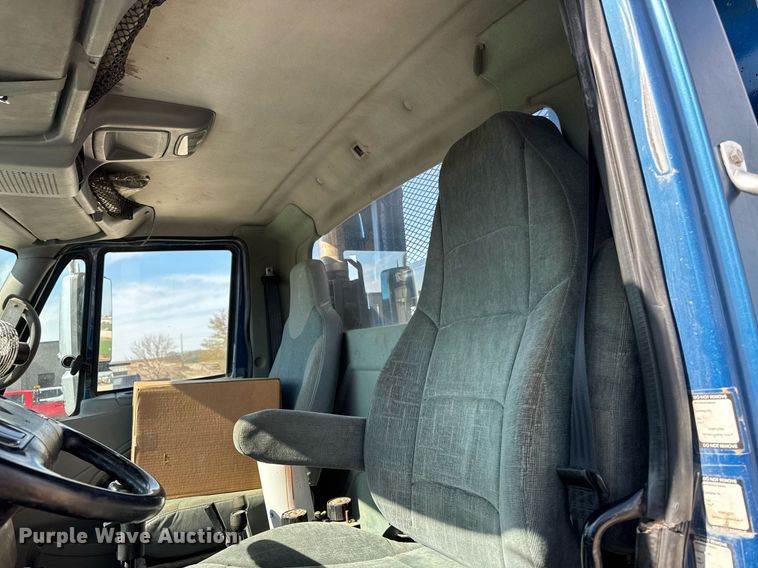 image for item DV2544 2004 International 7600 dump truck