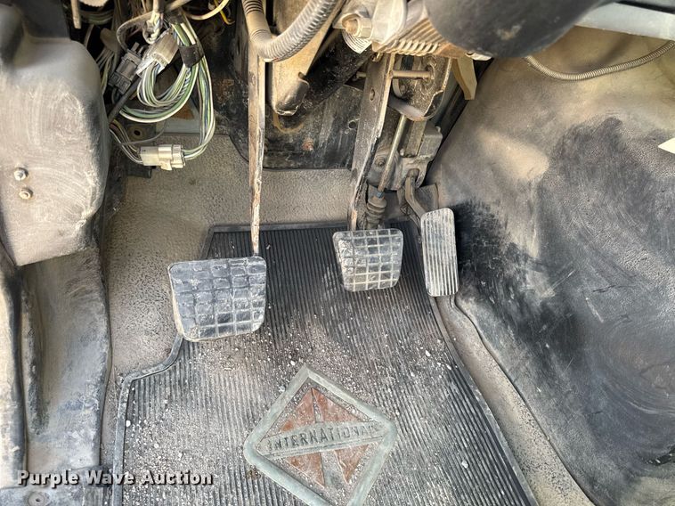 image for item DV2544 2004 International 7600 dump truck