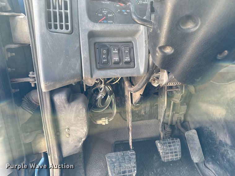 image for item DV2544 2004 International 7600 dump truck