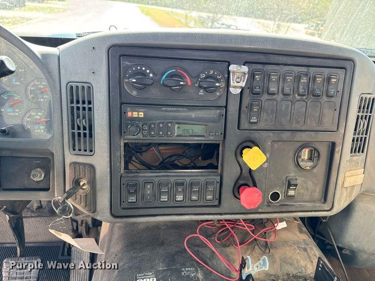 image for item DV2544 2004 International 7600 dump truck