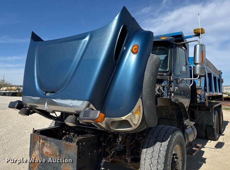 image for item DV2544 2004 International 7600 dump truck