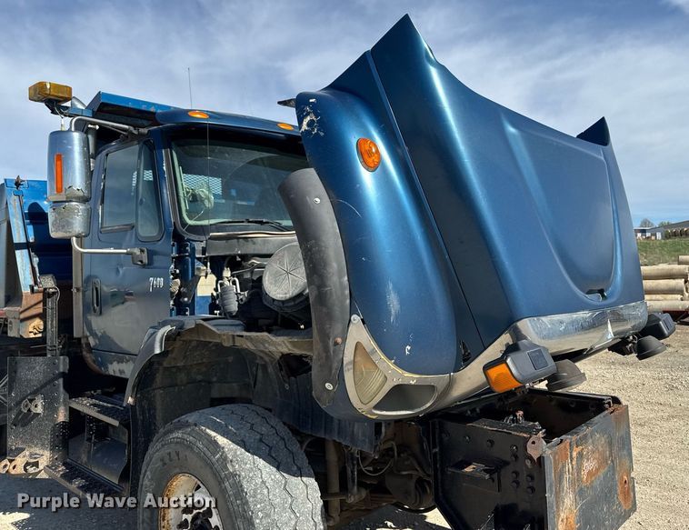 image for item DV2544 2004 International 7600 dump truck