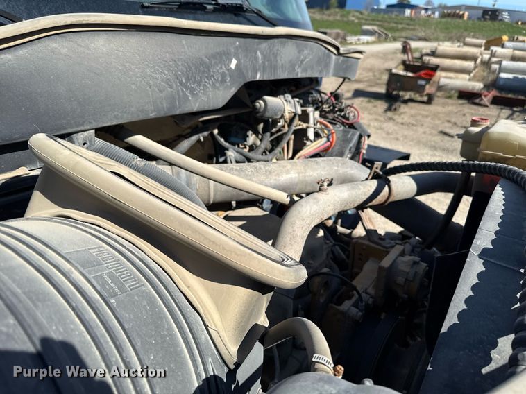 image for item DV2544 2004 International 7600 dump truck