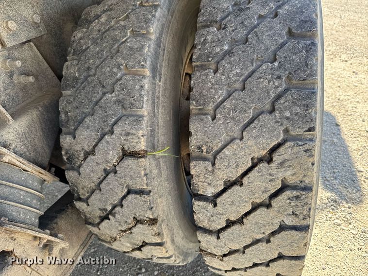 image for item DV2544 2004 International 7600 dump truck